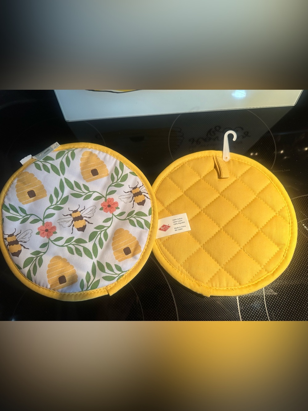 Honeybee Kitchen Bundle New with Spoon Holder & Rest/Cutting Board/Mitts/Holders - Picture 3 of 8